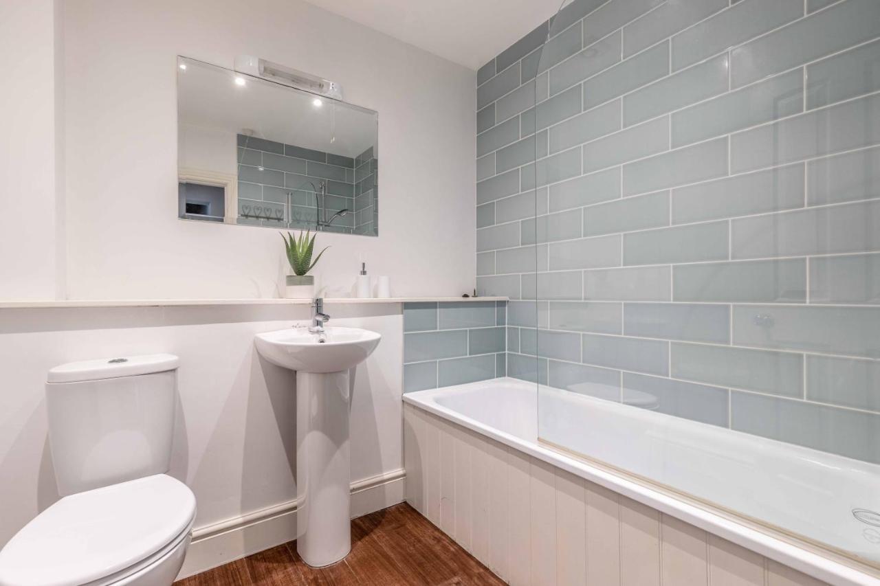 Cosy Central Windsor Apartment & Free Parking! Luaran gambar